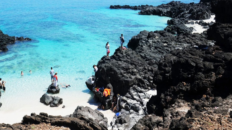 
        Gorgeous scenery of Ly Son Island 
                              