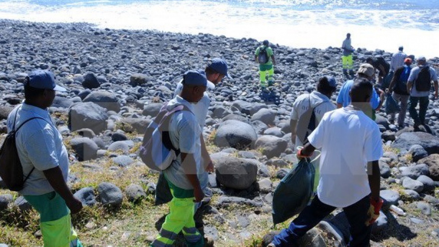 Search for MH370 debris halted in Reunion island