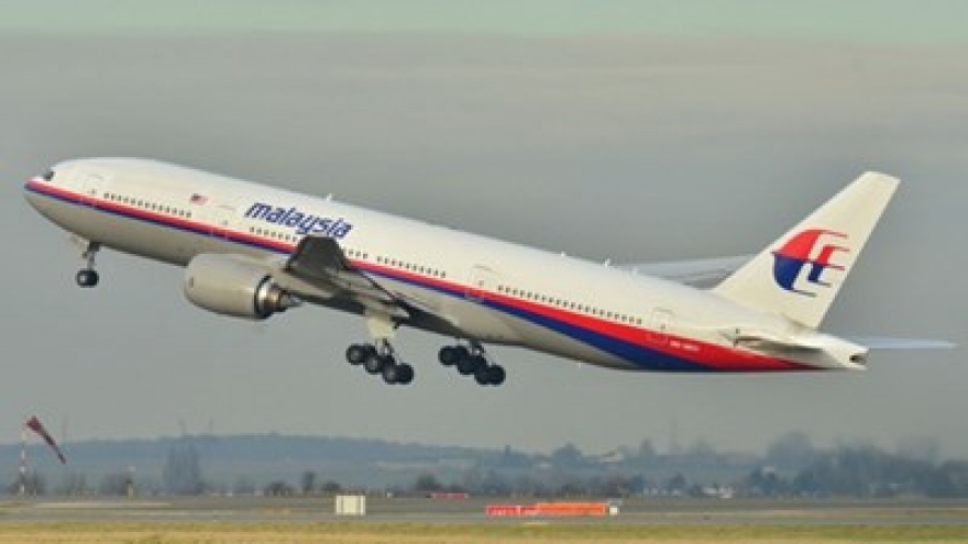 
        France confirms wing debris of missing MH370
                              