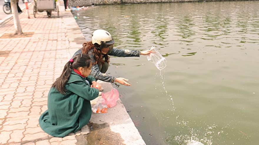 Tet traditions honour Kitchen Gods