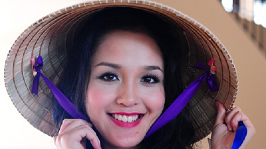 Hoang Anh to compete for Miss Earth 2012 title