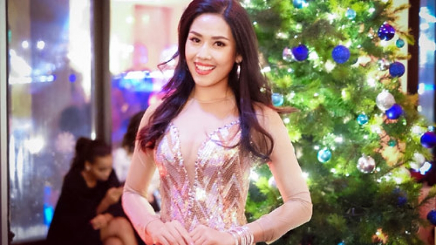 Beauty queens gather for Christmas party
