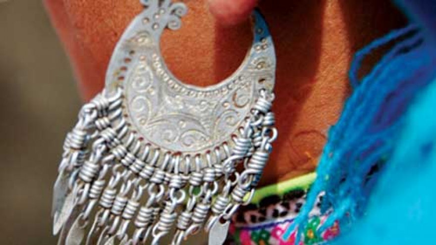 Earrings of the Mong in Son La