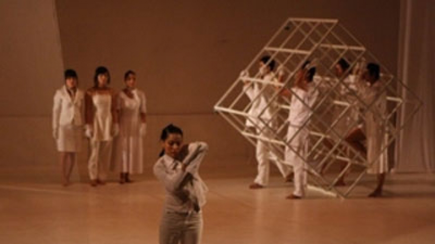 Deaf dancers to debut in Germany