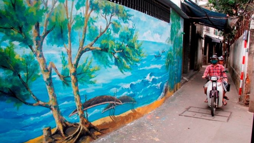 Alleyway murals of Central Danang City