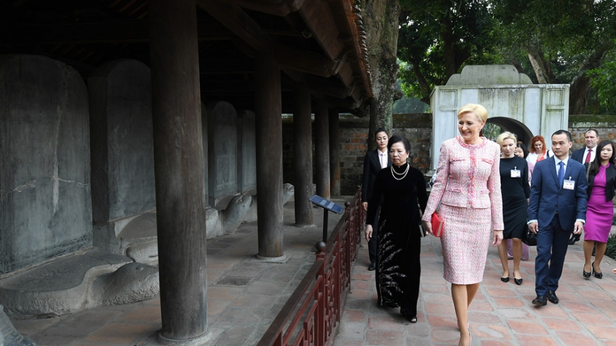 Polish President’s wife visits Van Mieu Temple of Literature