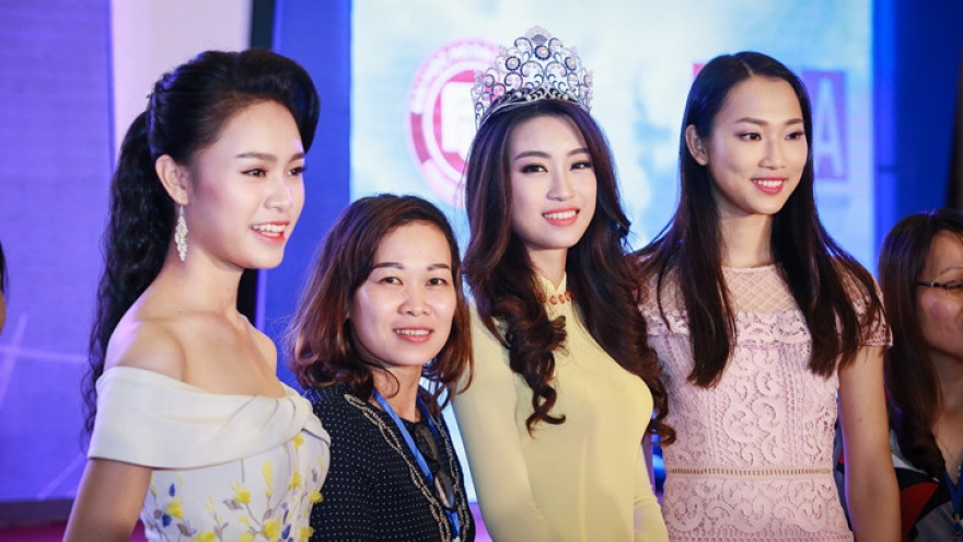 My Linh talks to alumni about finding happiness