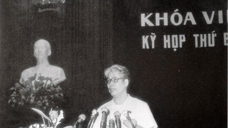 Former Party leader Do Muoi through historical documentary photos