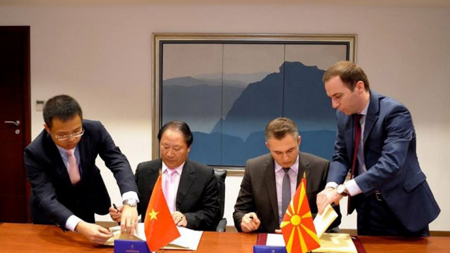 Macedonia, Vietnam sign trade deals