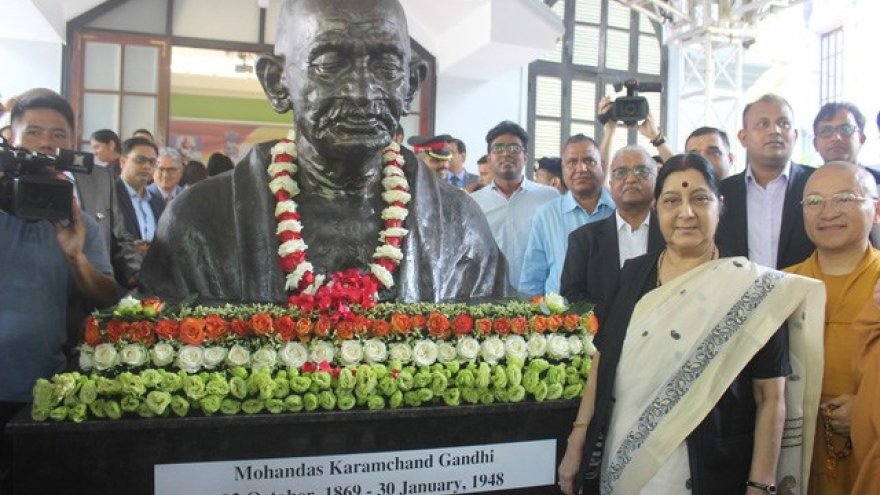 Mahatma Gandhi bust inaugurated in Hanoi