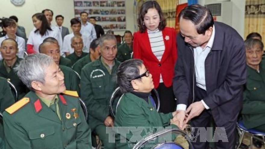 President visits wounded soldiers in Ninh Binh