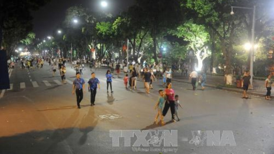 Hanoi continues to pilot walking streets