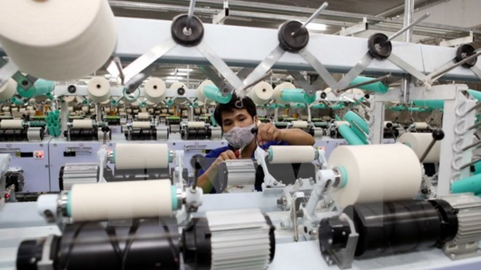 Vinh Long authorities talk with businesses