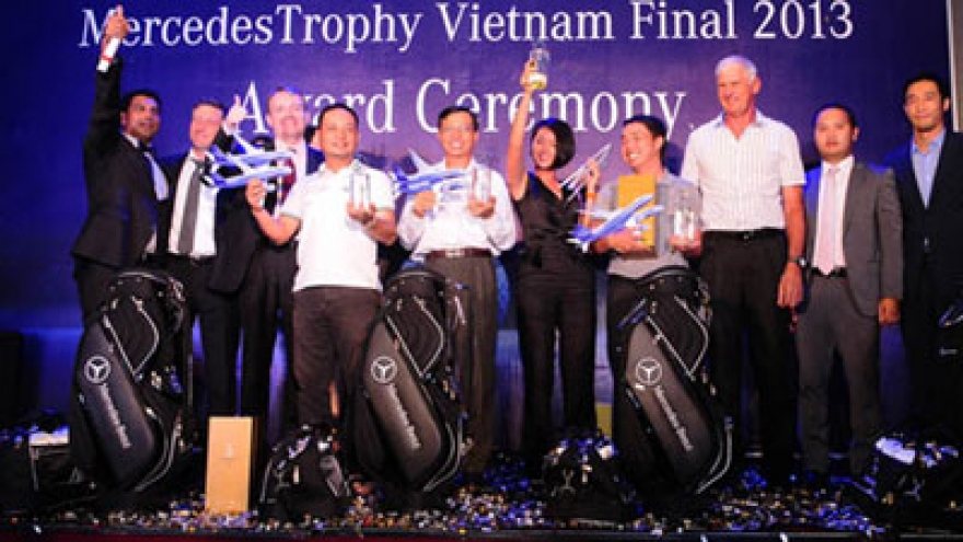 Golfers tee off 2013 Mercedes Trophy 