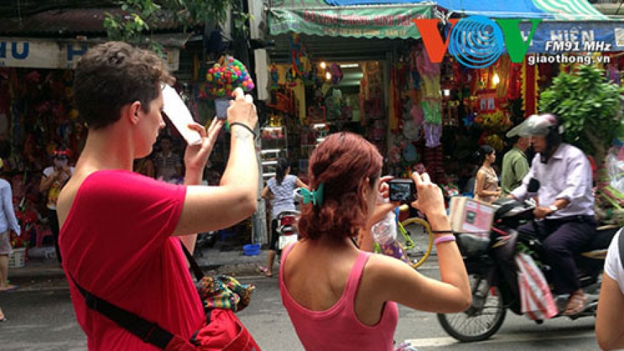 Mid-Autumn Festival delights tourists in Hanoi
