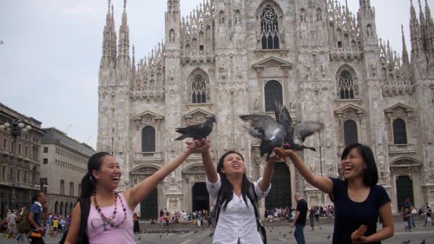 Outbound tours boom during holiday season