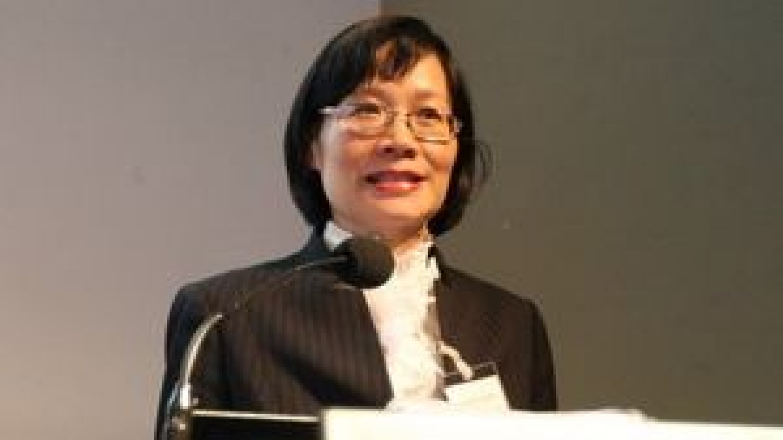 Vietnam supports settling disputes through peaceful means