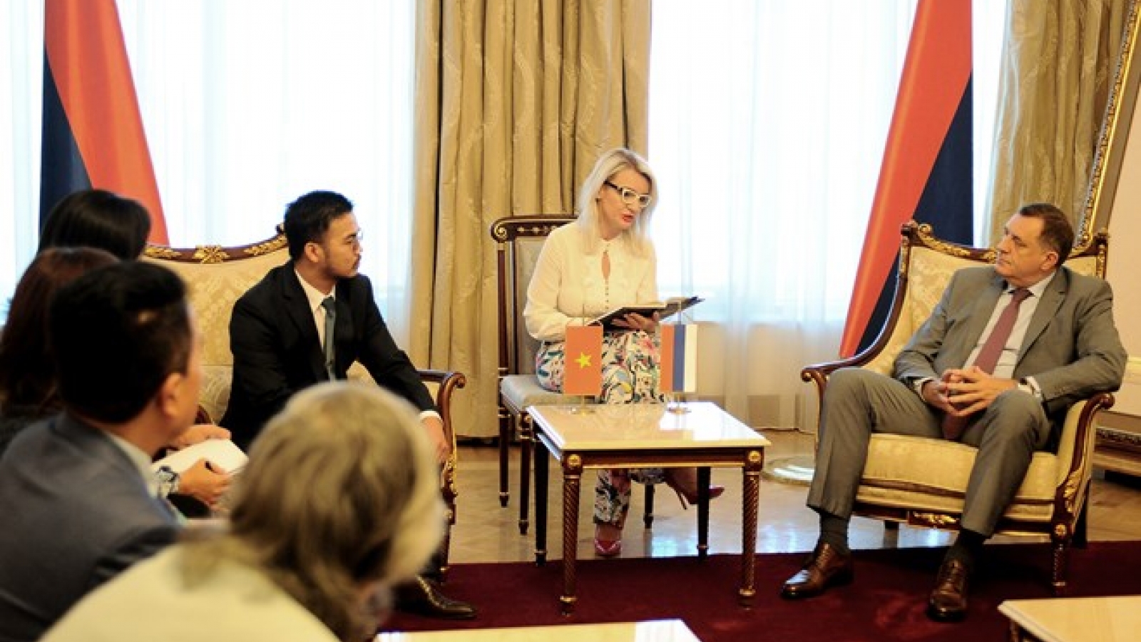 Billionair Minh promotes economic links between VN & European nations