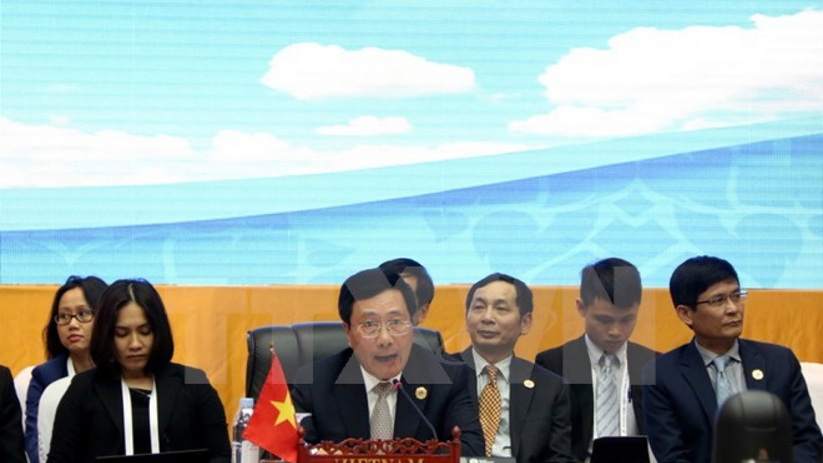 Deputy PM meets foreign ministers on AMM 49 sidelines