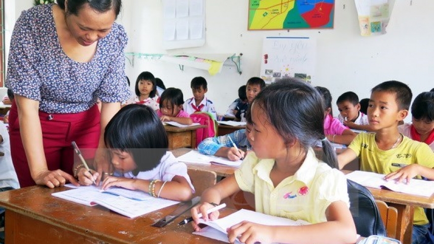 Ministry urges schools not to collect "extra fees"