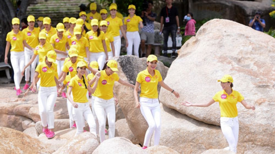 Miss Universe Vietnam contestants shine on Nha Trang beach