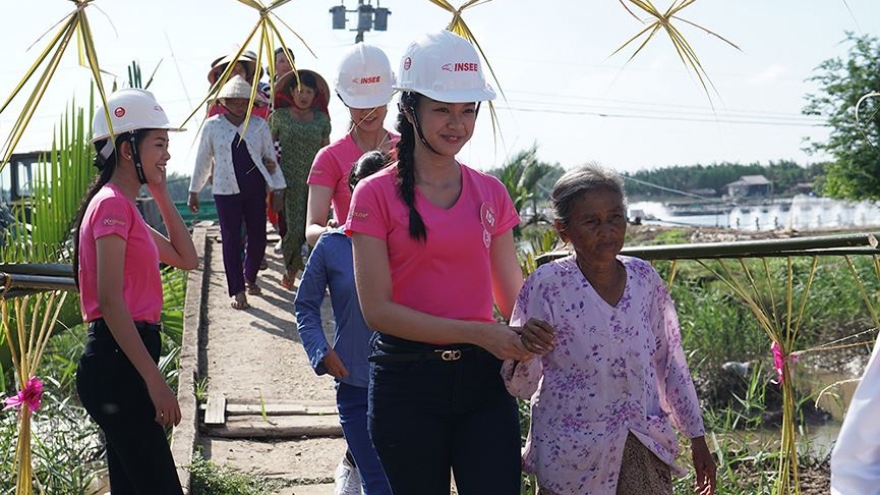 
        Impressive photos of Miss Vietnam contestants on charity trip
                          
                      