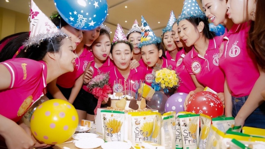 Miss Vietnam 2016 holds surprise ‘birthday bash’