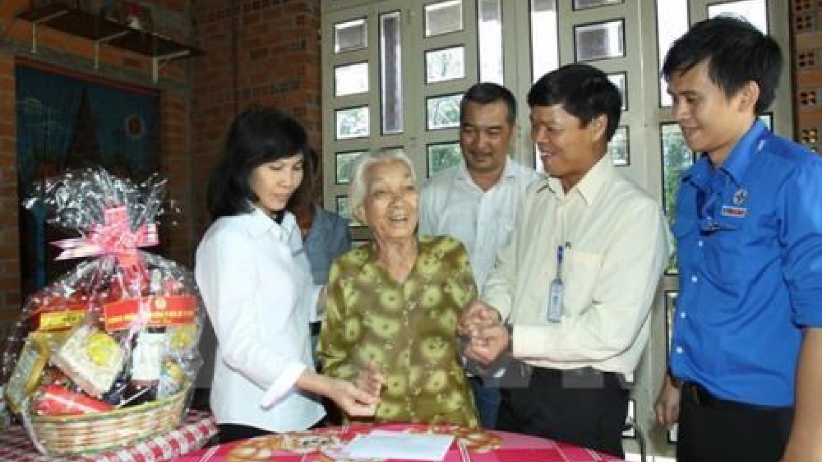 Ministry submits plan to give presents to revolutionary contributors