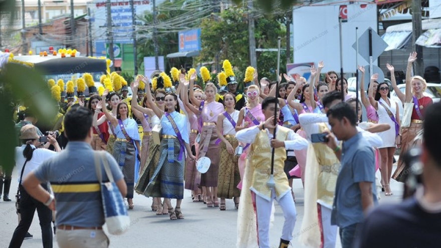 World Miss Tourism Ambassador contestants stun in Thai traditional wear