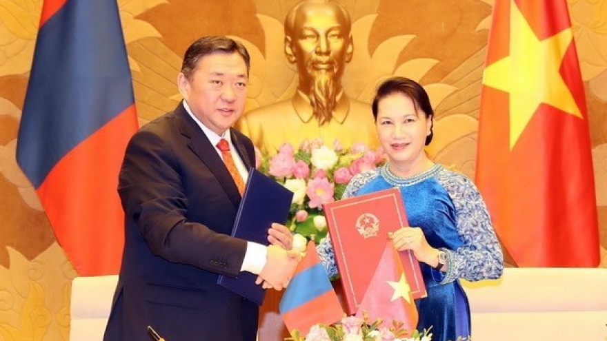 Mongolia’s Parliament Chairman wraps up Vietnam visit