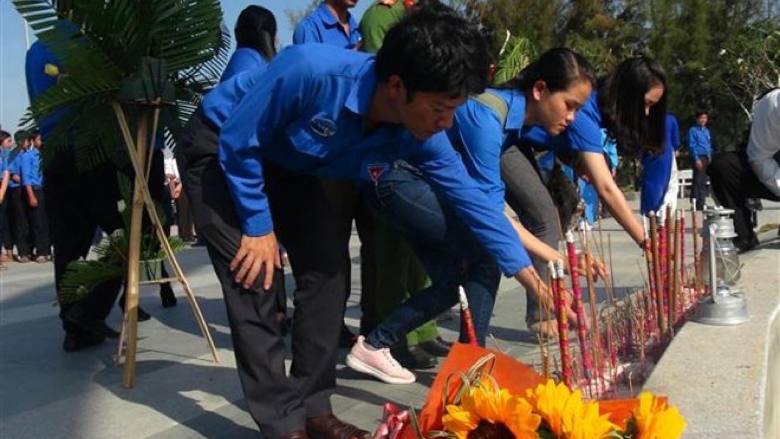 Khanh Hoa authorities commemorate 64 Gac Ma naval martyrs