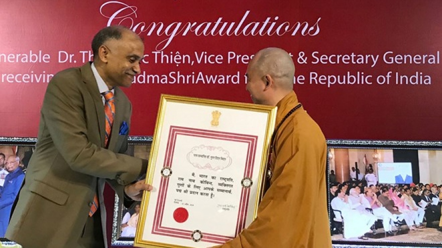 Most Venerable Thich Duc Thien receives India’s noble award