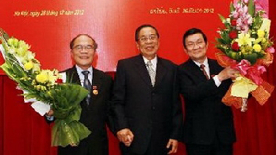 Vietnamese leaders honoured with Lao orders