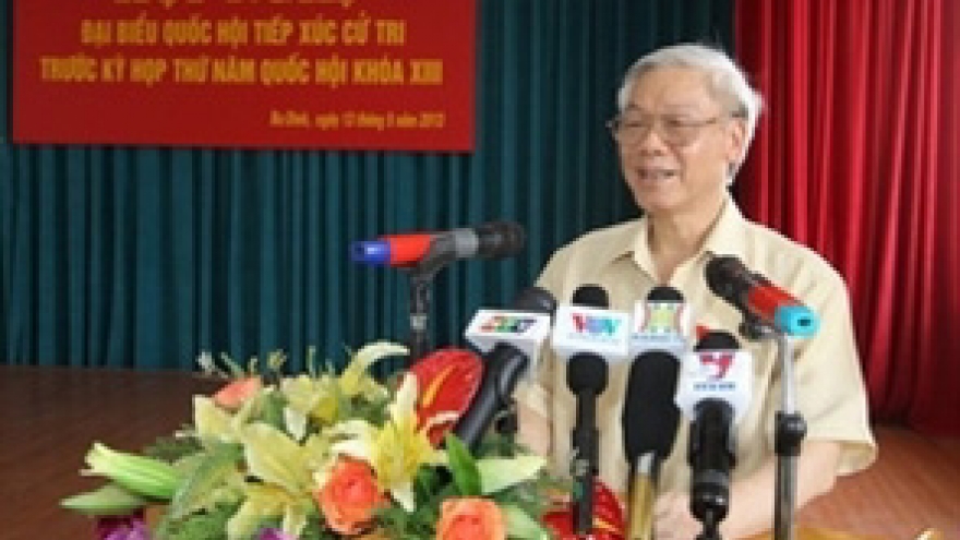 Party leader meets Ba Dinh voters