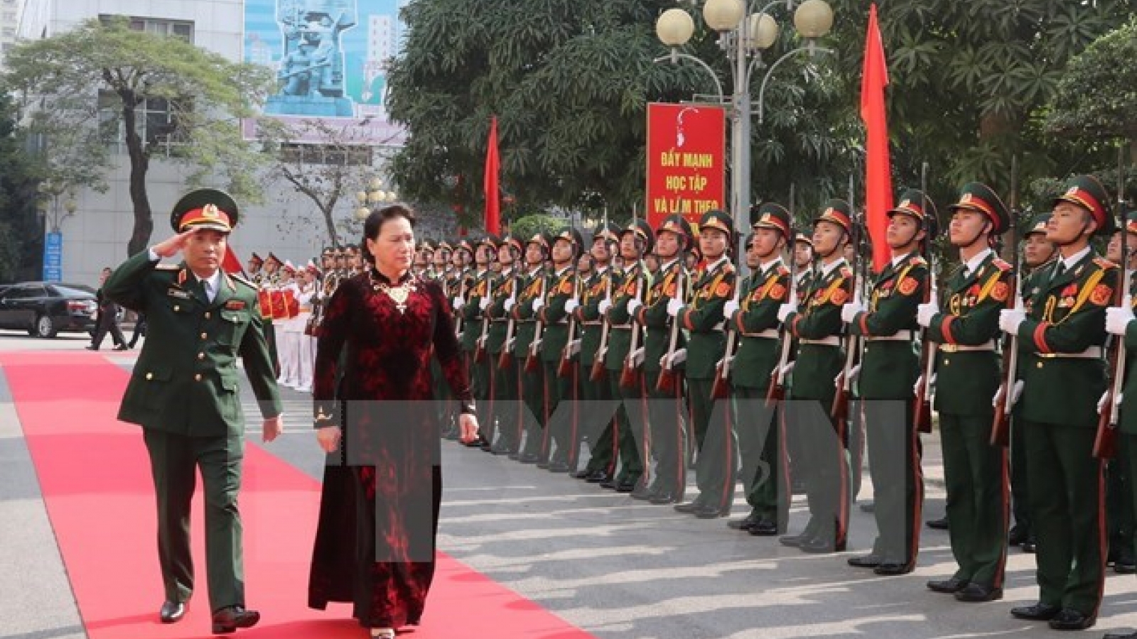 NA Chairwoman holds working session with Hanoi Capital High Command