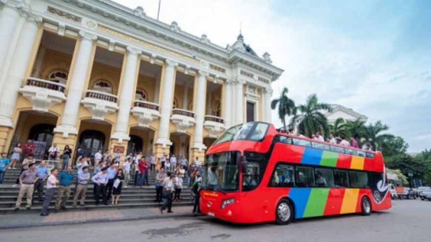 Vietnam suspends double-decker tour pilot program