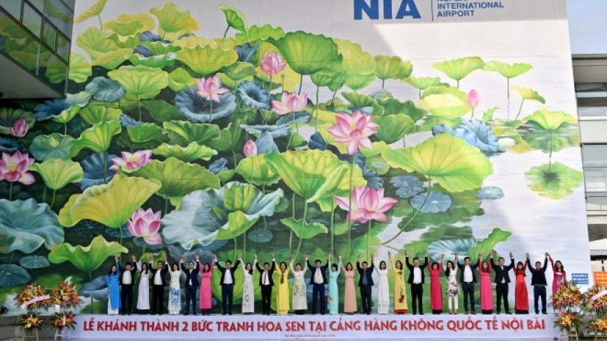 Mural paintings on lotus at Noi Bai International Airport inaugurated