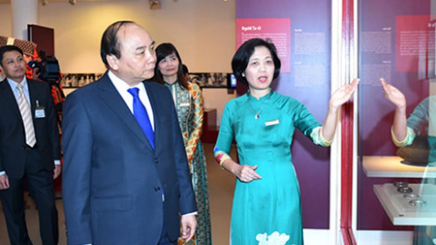 Government leader visits Vietnam Women’s Museum