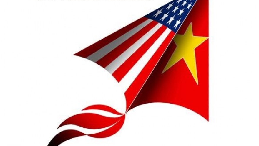 Senior military officer greets US Transportation Command chief