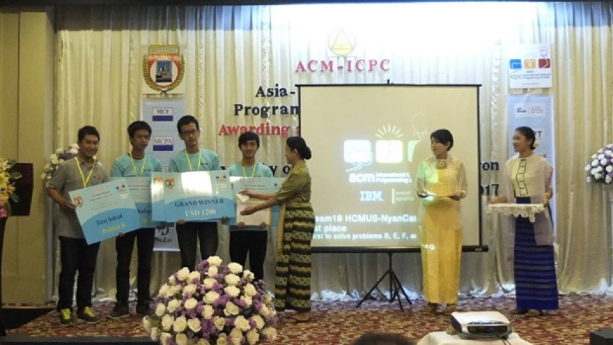 Vietnamese team win ACM/ICPC Asia contest in Myanmar