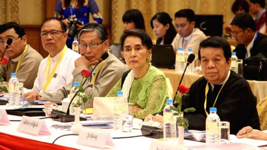 
        Myanmar: Panglong Peace Conference agrees to start political dialogue
                              