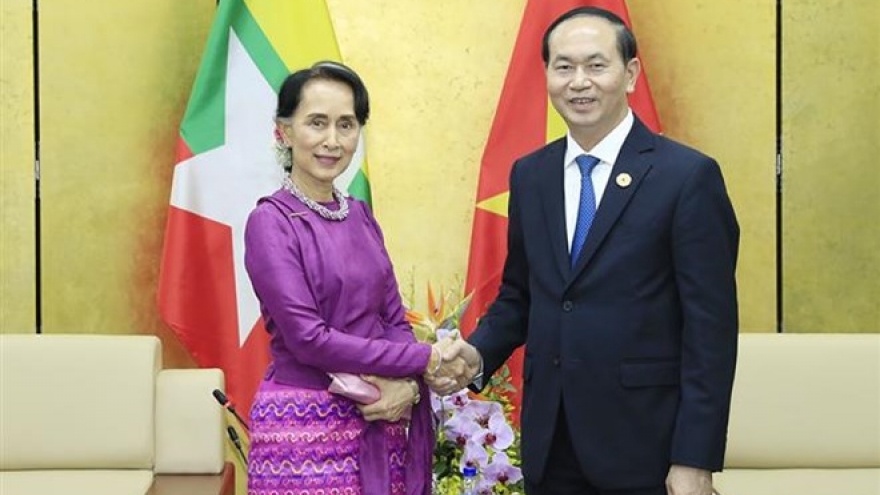 APEC 2017: President welcomes Myanmar State Counsellor