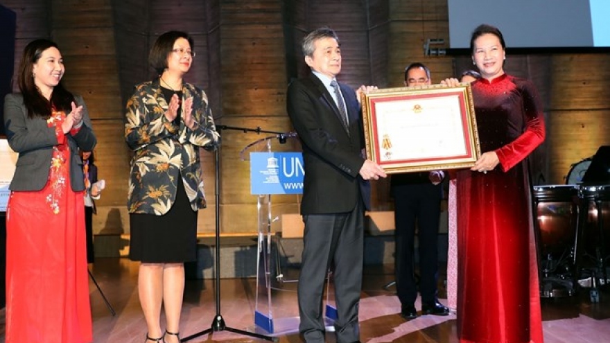 NA Chairwoman meets overseas Vietnamese in France