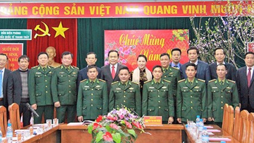 Top legislator pays Tet visit to border guards in Ha Giang