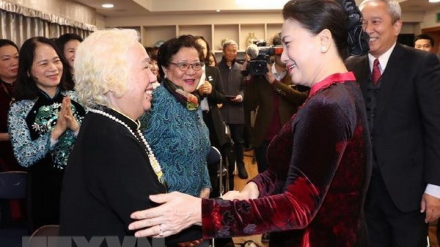 NA Chairwoman meets with Vietnamese community in RoK