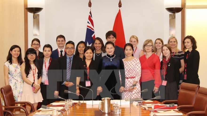 NA Chairwoman meets Australian students