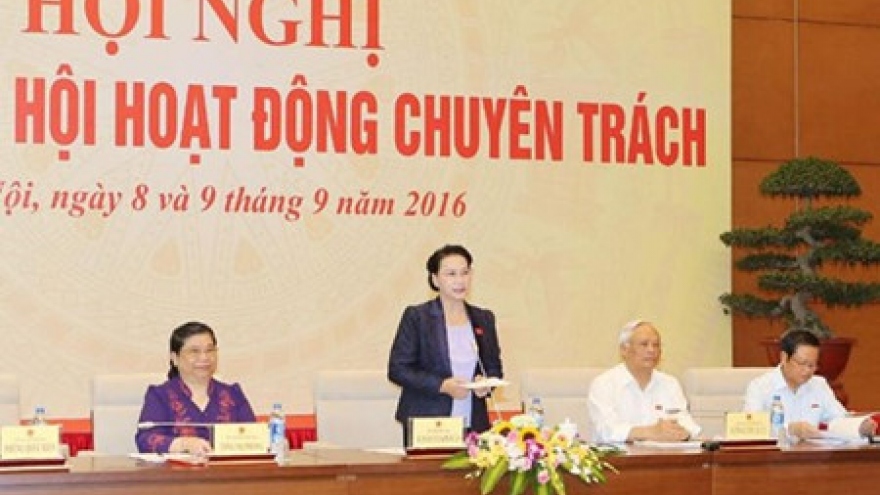 Full-time NA deputies close conference in Hanoi