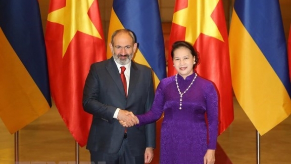 Parliamentary leader welcomes Armenian Prime Minister