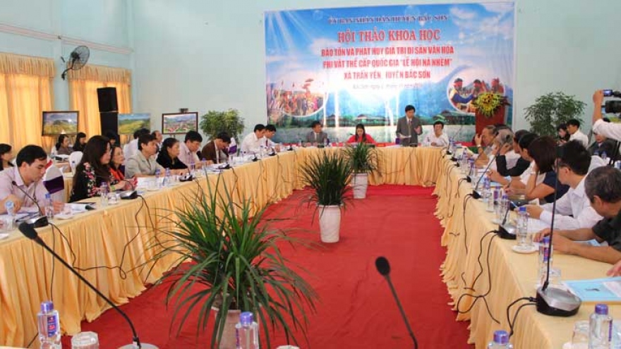 Seminar seeks ways to preserve Na Nhem festival