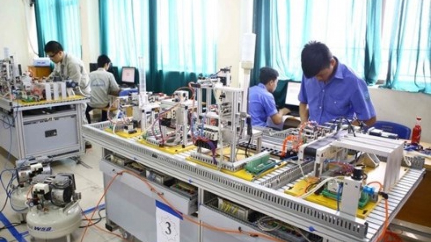 Nearly 116,700 Vietnamese workers sent abroad in 10 months
